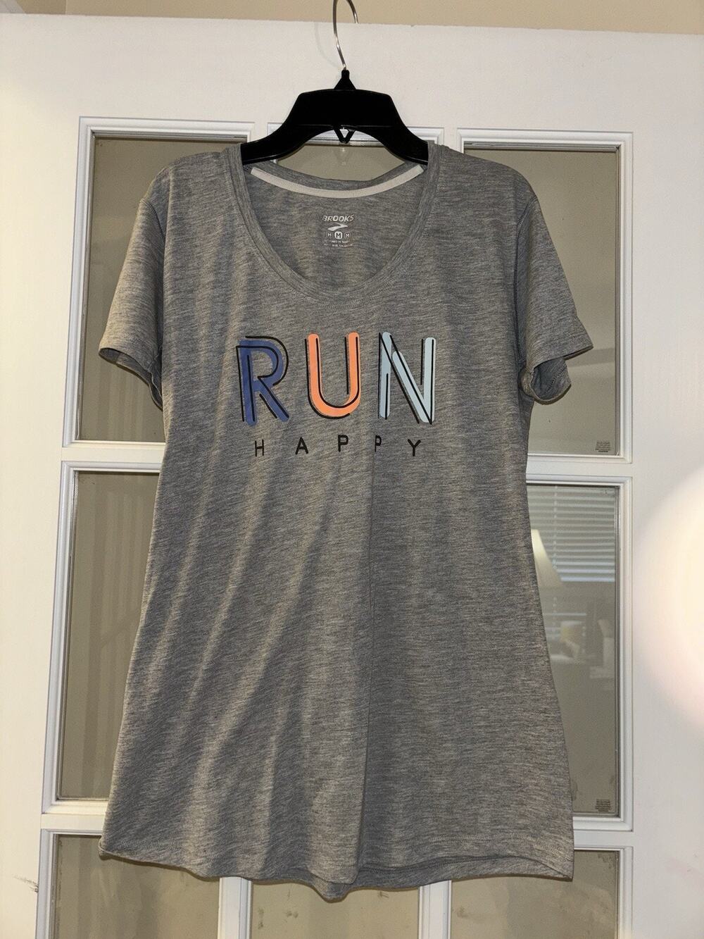 Brooks Run Happy grey short sleeved athletic shirt medium workwear